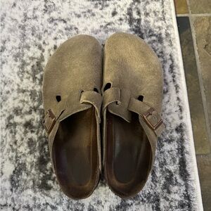 Birkenstock Boston Clog in Taupe
